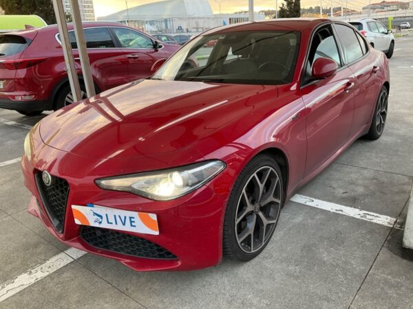 Alfa Romeo Giulia 2.2 JTDM Sprint – Elegancia y Potencia en un Sedán Premium - Image 3